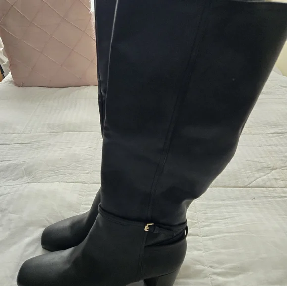 Elegant Black Women's Boots - Picture 8 of 9